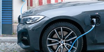 電気自動車用ファスニングソリューション<br>- TAPTITE PRO® & POWERLOK® II™ アプリケーション